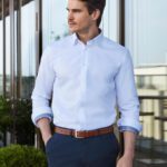 Camisa entallada y contrastada hombre