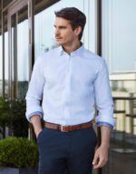 Camisa entallada y contrastada hombre