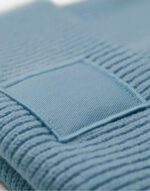 Gorro con Parche Tonal - Image 5