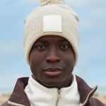 Gorro con Parche y Pompom