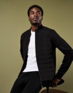 Sudadera acolchada con cremallera y corte regular