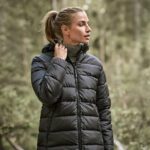 Chaqueta ligera con capucha mujer