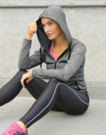 Chaqueta Ligera con capucha mujer - Image 2