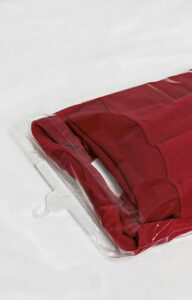 Bolsa de plástico solapa adhesiva y percha VALENTO SORIA