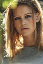 American U Woman - Image 6